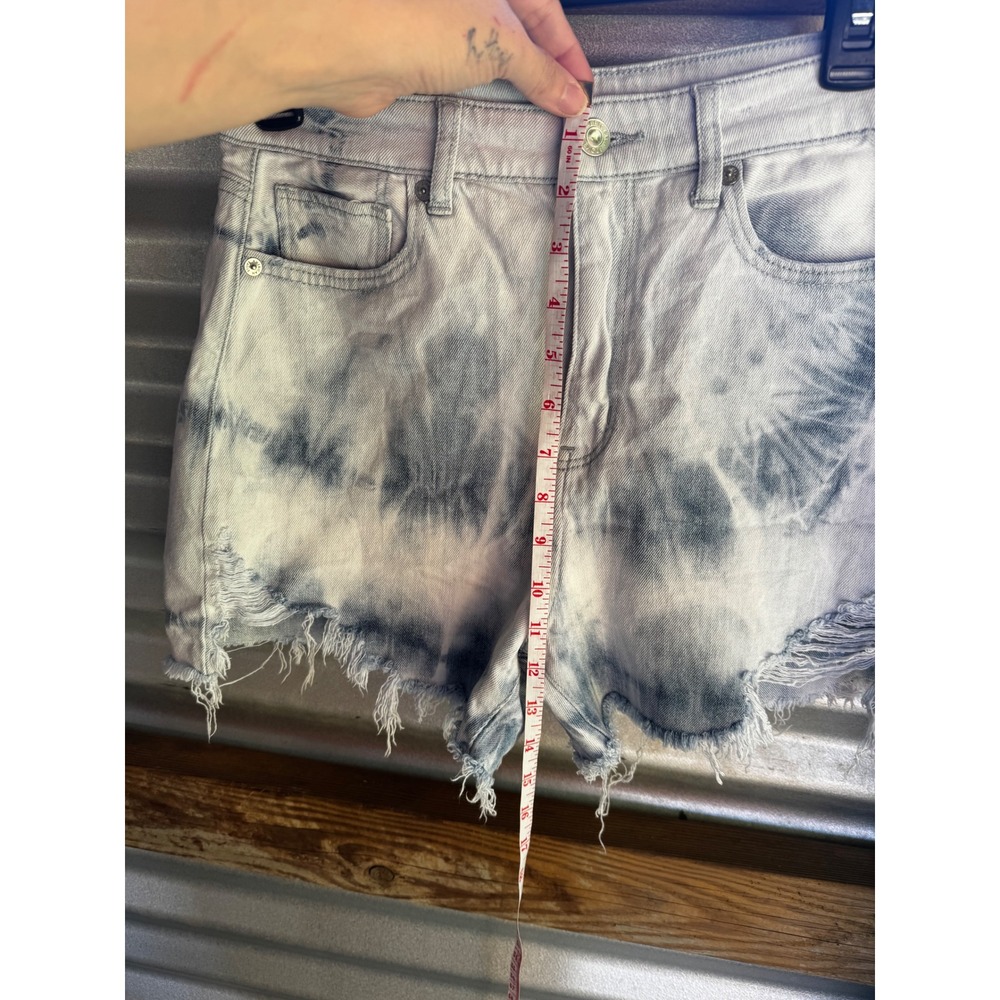 American Eagle Tie Dye High Waisted Distressed Denim Shorts Blue - Size 4 - Picture 5 of 8